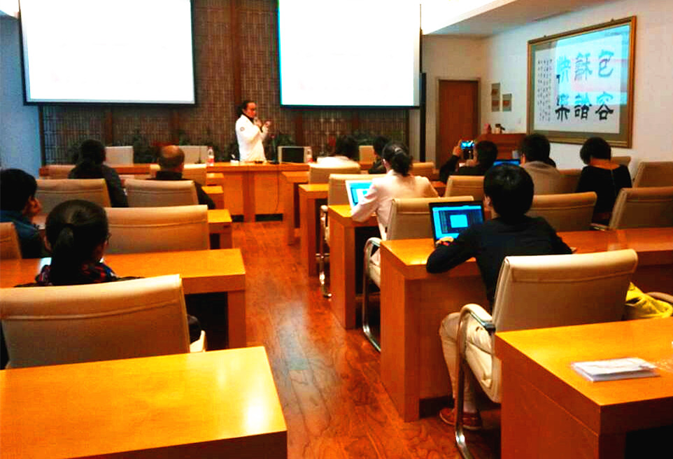 天堂硅谷攜手綠城口腔醫院舉行健康知識講座和義診